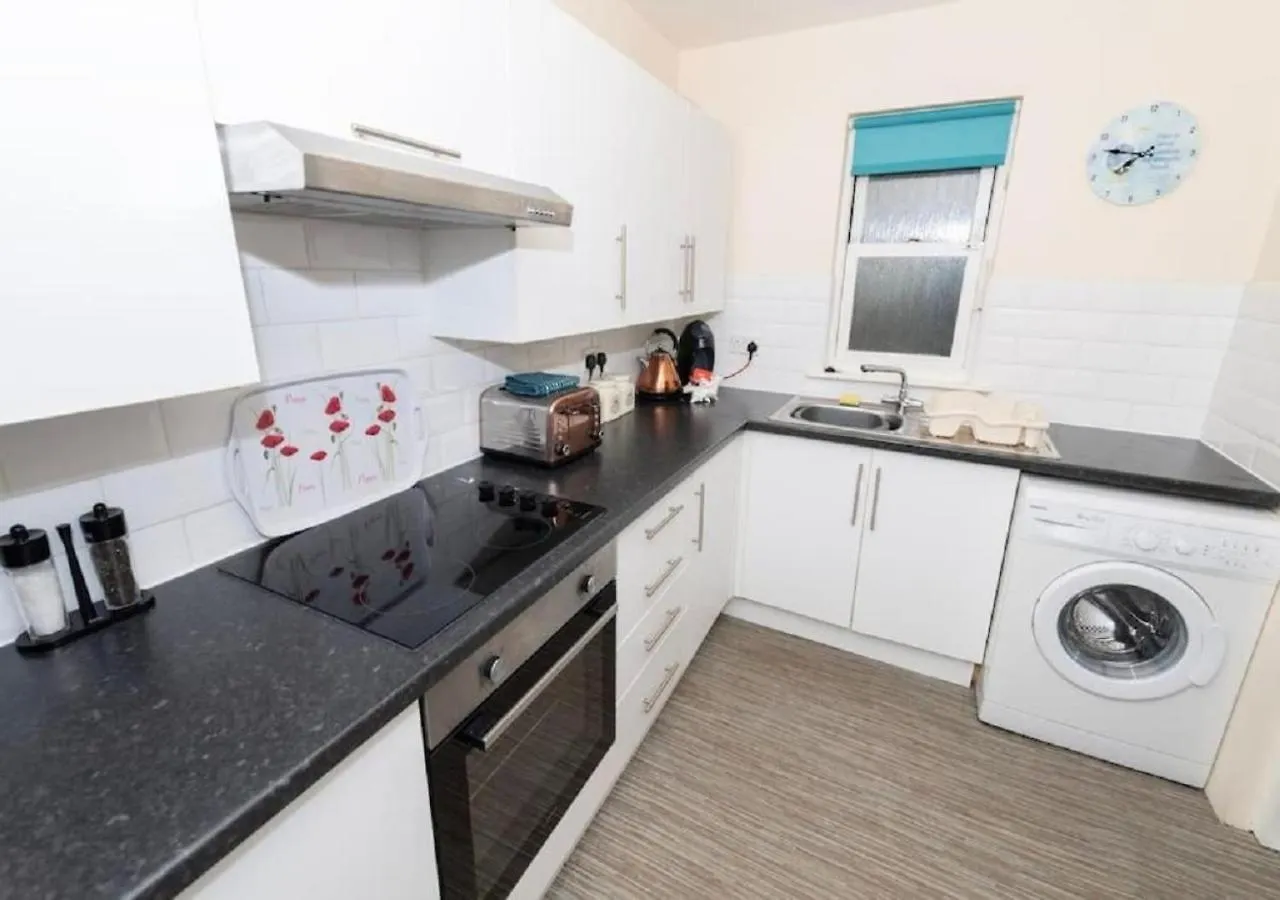 Puffin - Beautifully Furnished Double Bedroom Apartment Scarborough