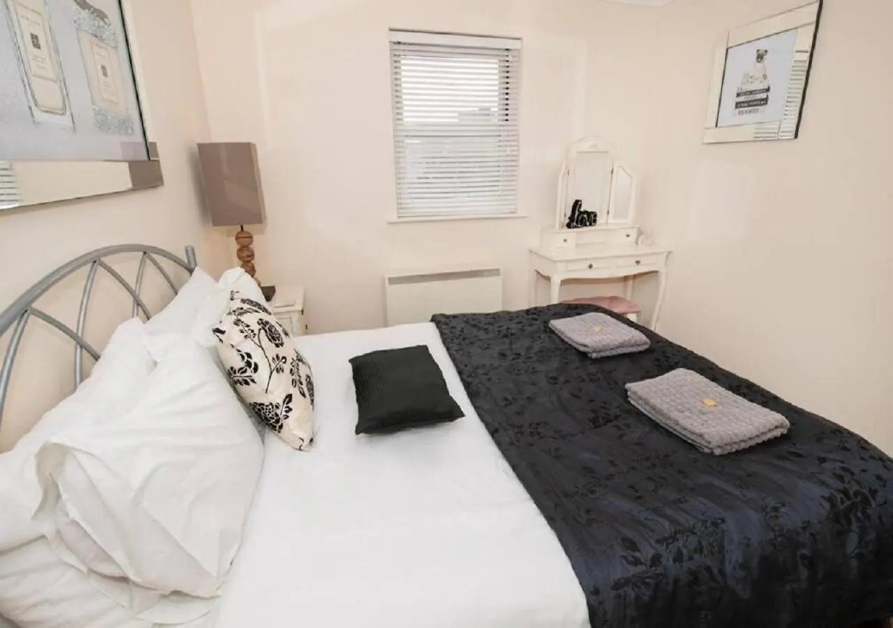 Puffin - Beautifully Furnished Double Bedroom Apartment Scarborough