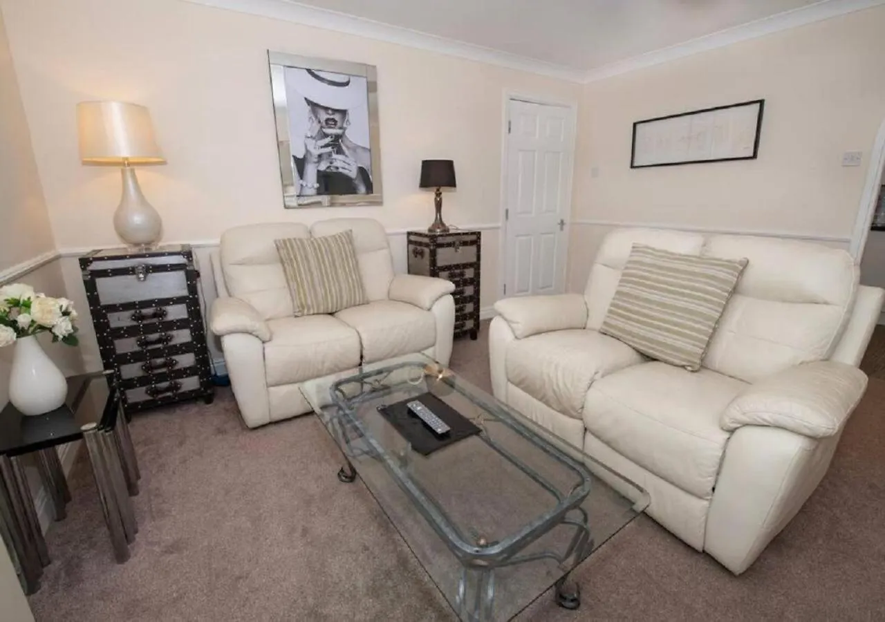 Puffin - Beautifully Furnished Double Bedroom Apartment スカーバラ