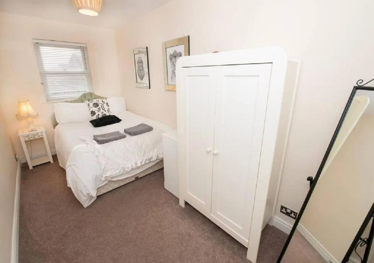 Puffin - Beautifully Furnished Double Bedroom Apartment スカーバラ イギリス