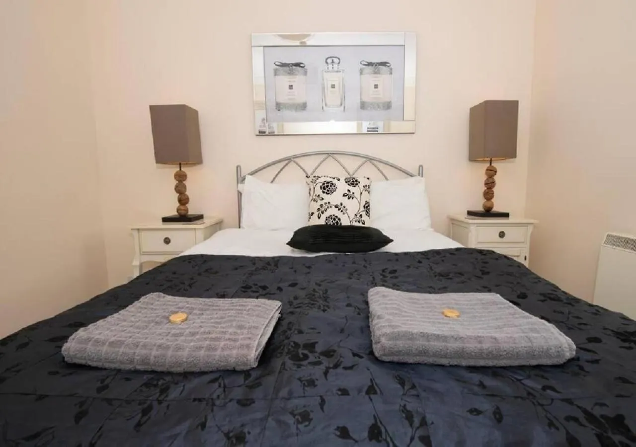 Puffin - Beautifully Furnished Double Bedroom Apartment スカーバラ